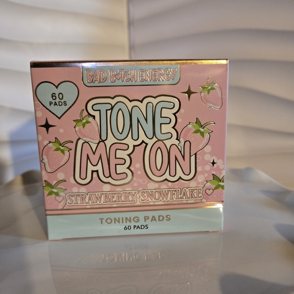 P.Louise Tone On Me Strawberry Snowflake Toning Pads